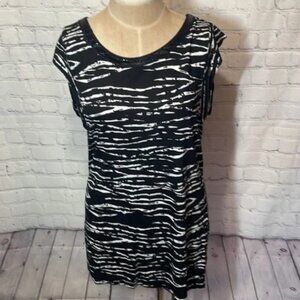 Black and White Stripe Zebra Pattern Top Size Large